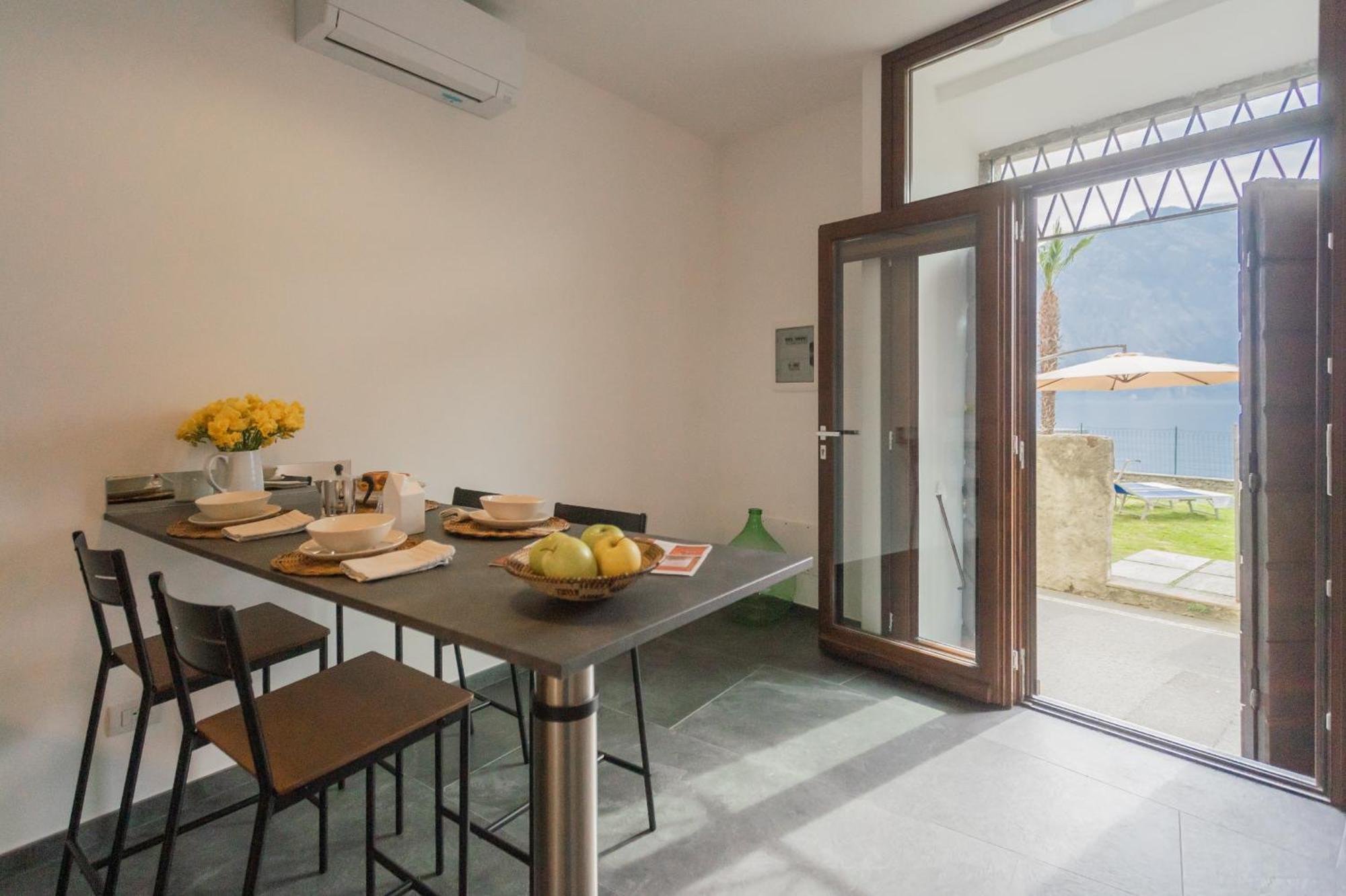 Cozy Nest On The Lake By Rent All Como Tremezzo Extérieur photo